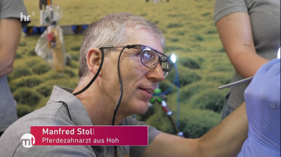 Pferzezahnarzt Manfred Stoll